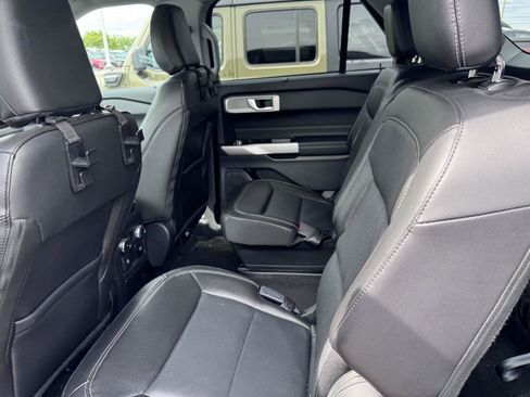 Used 2022 Ford Explorer Limited w/ Equipment Group 301A AWD/4WD image 9