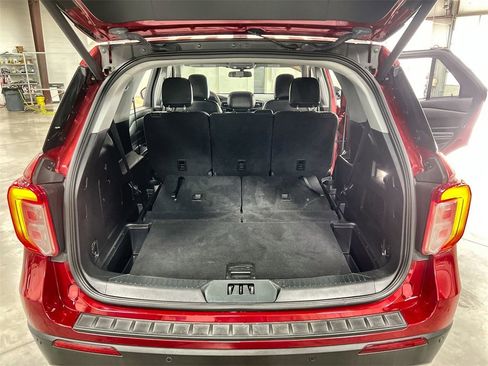 Used 2022 Ford Explorer XLT w/ Equipment Group 202A image 27