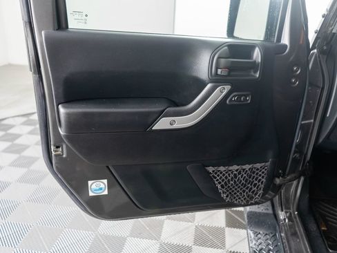 Used 2016 Jeep Wrangler Unlimited Sahara w/ Connectivity Group AWD/4WD image 20