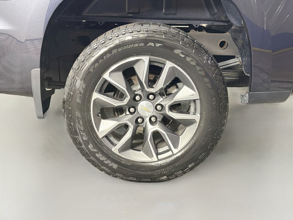 Used 2023 Chevrolet Silverado 1500 LT AWD/4WD image 30