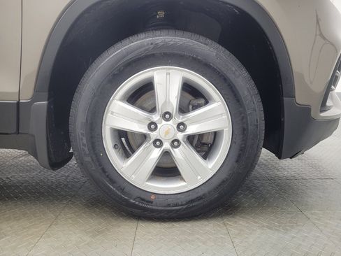 Used 2020 Chevrolet Trax LS w/ Tint and Cruise Package AWD/4WD image 31