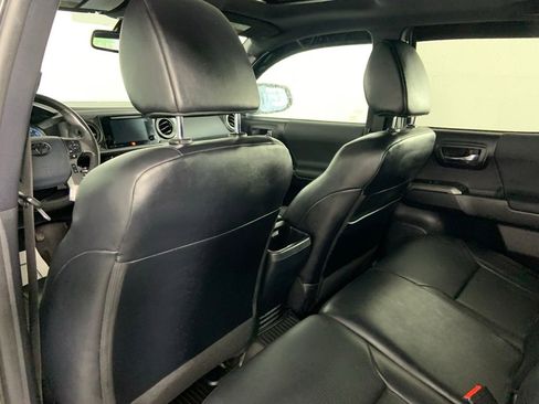 Used 2018 Toyota Tacoma TRD Off-Road w/ TRD Premium Off Road Package AWD/4WD image 18