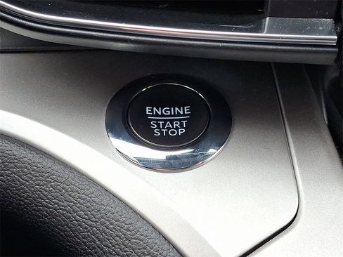 Used 2022 Ford Explorer XLT w/ Equipment Group 202A image 27