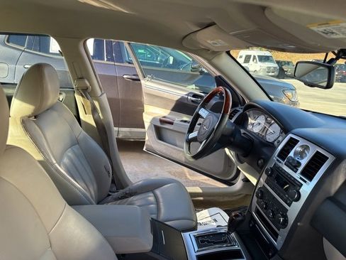 Used 2006 Chrysler 300 C image 38