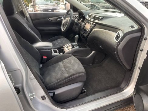 Used 2015 Nissan Rogue SV w/ SV Premium Package AWD/4WD image 9