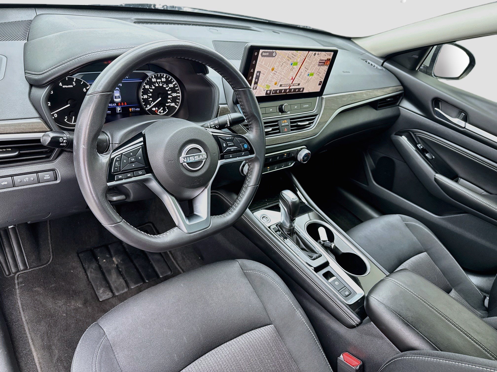 Used 2023 Nissan Altima 2.5 SV w/ SV Premium Package FWD image 7