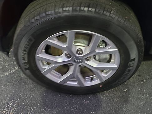 Used 2022 Jeep Grand Cherokee Limited image 6