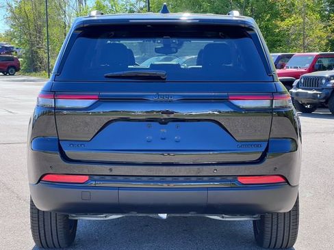 Used 2024 Jeep Grand Cherokee Limited w/ Black Appearance Package AWD/4WD image 41