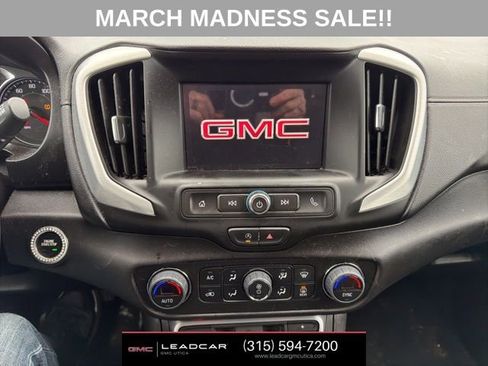Used 2024 GMC Terrain SLE w/ Driver Convenience Package image 20
