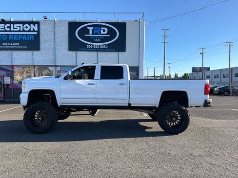 Used 2018 GMC Sierra 3500 SLT w/ Duramax Plus Package AWD/4WD image 4
