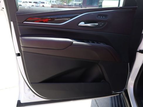 Used 2021 Cadillac Escalade Premium Luxury Platinum w/ Heavy-Duty Trailer Package AWD/4WD image 10