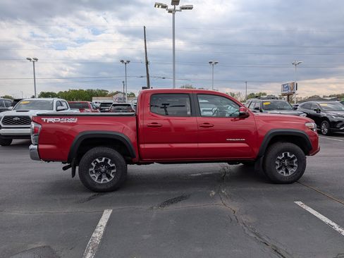 Certified 2023 Toyota Tacoma TRD Off-Road AWD/4WD image 9