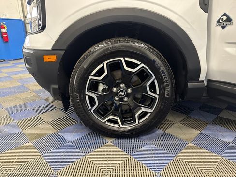 Certified 2025 Ford Bronco Sport Outer Banks w/ Outer Banks Tech Package+ AWD/4WD image 29