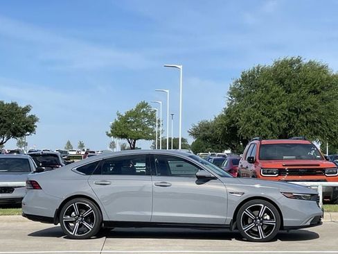 Used 2024 Honda Accord EX-L image 3