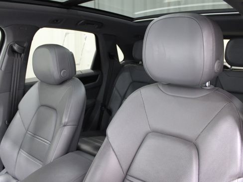 Used 2019 Porsche Cayenne image 5