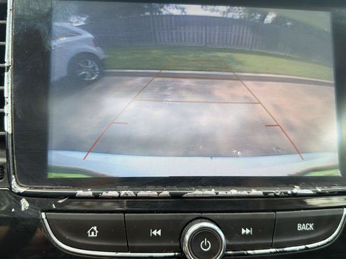 Used 2019 Buick Encore Essence AWD/4WD image 5
