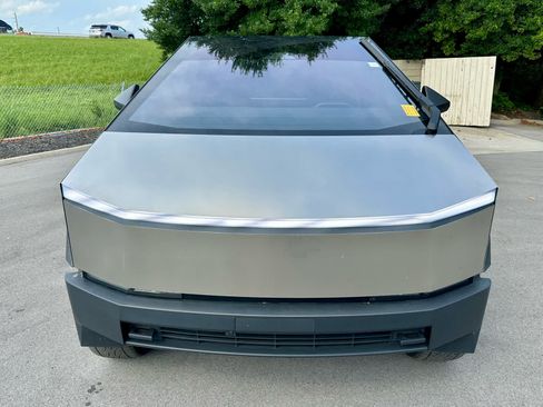 Used 2024 Tesla Cybertruck AWD Crew Cab image 2