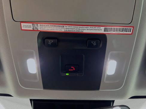 Used 2025 Toyota Camry LE w/ Convenience Package image 21