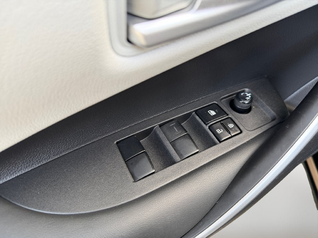 Used 2022 Toyota Corolla SE w/ Carpet Mat Package (TMS) FWD image 21