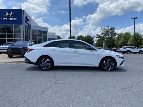 New 2025 Hyundai Elantra SEL image 9
