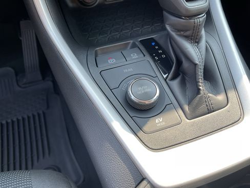 Certified 2024 Toyota RAV4 LE AWD/4WD image 22