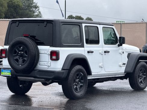 Used 2025 Jeep Wrangler Unlimited Sport AWD/4WD image 3