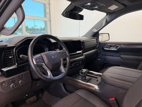 Used 2024 Chevrolet Silverado 1500 LT Trail Boss w/ Convenience Package II AWD/4WD image 15