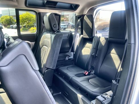 Used 2020 Land Rover Defender 110 First Edition image 19