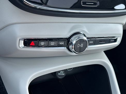 New 2026 Volvo XC40 B5 Plus w/ Protection Package Premier image 20