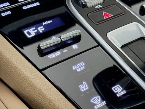 Certified 2023 Porsche Cayenne Coupe AWD/4WD image 20
