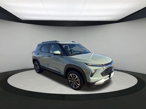 Used 2026 Chevrolet TrailBlazer LT w/ LT Cold Weather Package image 2