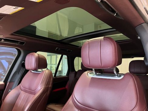 Used 2025 Land Rover Range Rover SE image 17