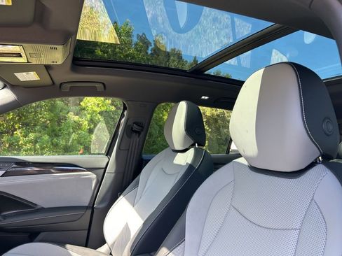 New 2026 Volkswagen Tiguan SE R-Line FWD image 16