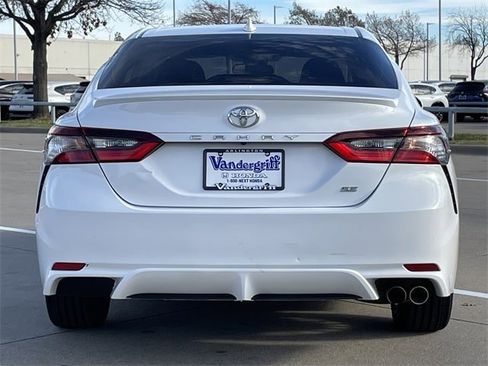 Used 2022 Toyota Camry SE image 5
