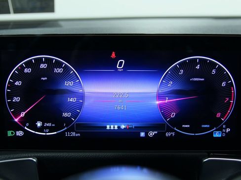 Used 2025 Mercedes-Benz GLB 250 4MATIC image 17