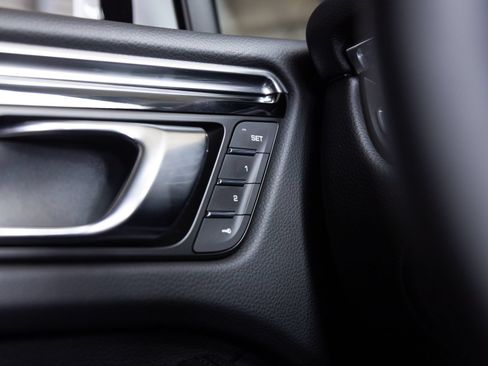 Certified 2026 Porsche Macan AWD/4WD image 18