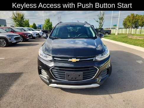 Used 2019 Chevrolet Trax LT w/ LT Convenience Package FWD image 2