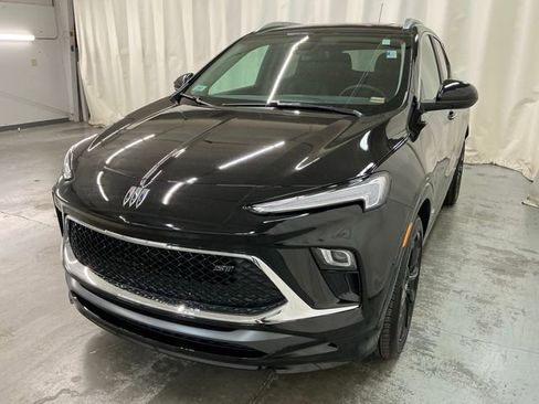 Used 2025 Buick Encore GX Sport Touring w/ Experience Buick Package image 9