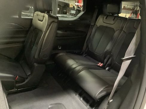 Used 2023 Jeep Grand Cherokee L Laredo image 20