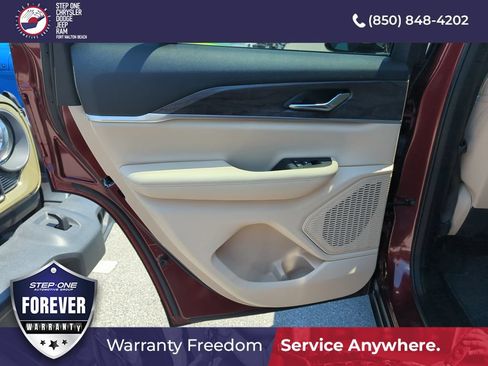 Used 2025 Jeep Grand Cherokee Limited w/ Trailer Tow Package AWD/4WD image 26