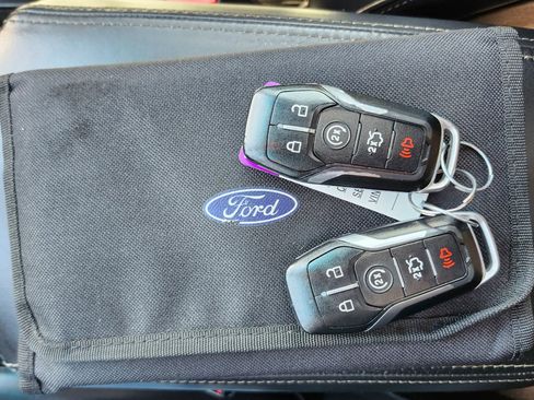 Used 2017 Ford Explorer Platinum image 38