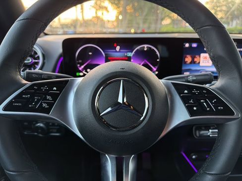 Used 2025 Mercedes-Benz GLB 250 image 10