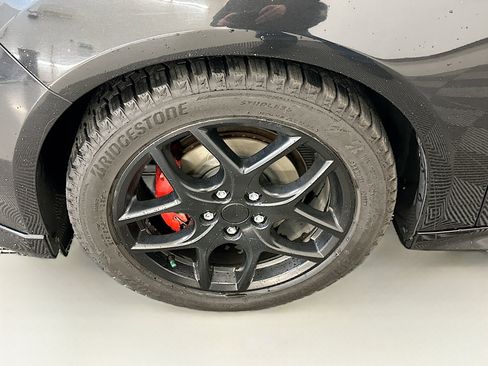 Used 2015 Ford Focus SE w/ SE Sport Package FWD image 11