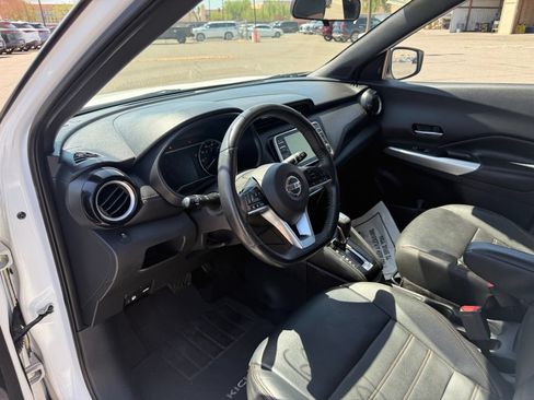 Used 2018 Nissan Kicks SR w/ Premium Package FWD image 14