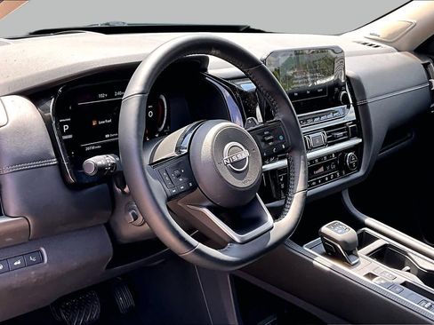 Certified 2025 Nissan Pathfinder Platinum w/ Cargo Package FWD image 18
