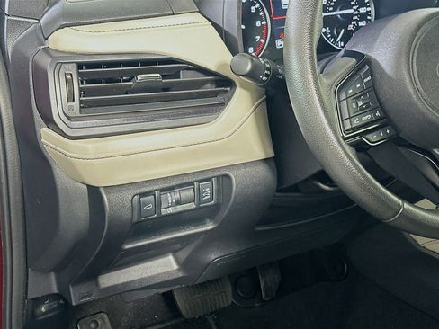 Used 2025 Subaru Forester Premium AWD/4WD image 16