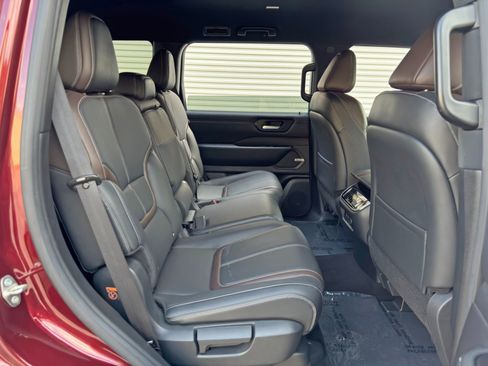 Used 2025 Nissan Armada SL AWD/4WD image 42