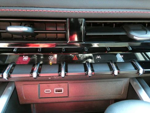 Used 2024 Chevrolet Colorado Z71 w/ Z71 Convenience Package 2 image 28