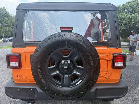 Used 2025 Jeep Wrangler Sport AWD/4WD image 9