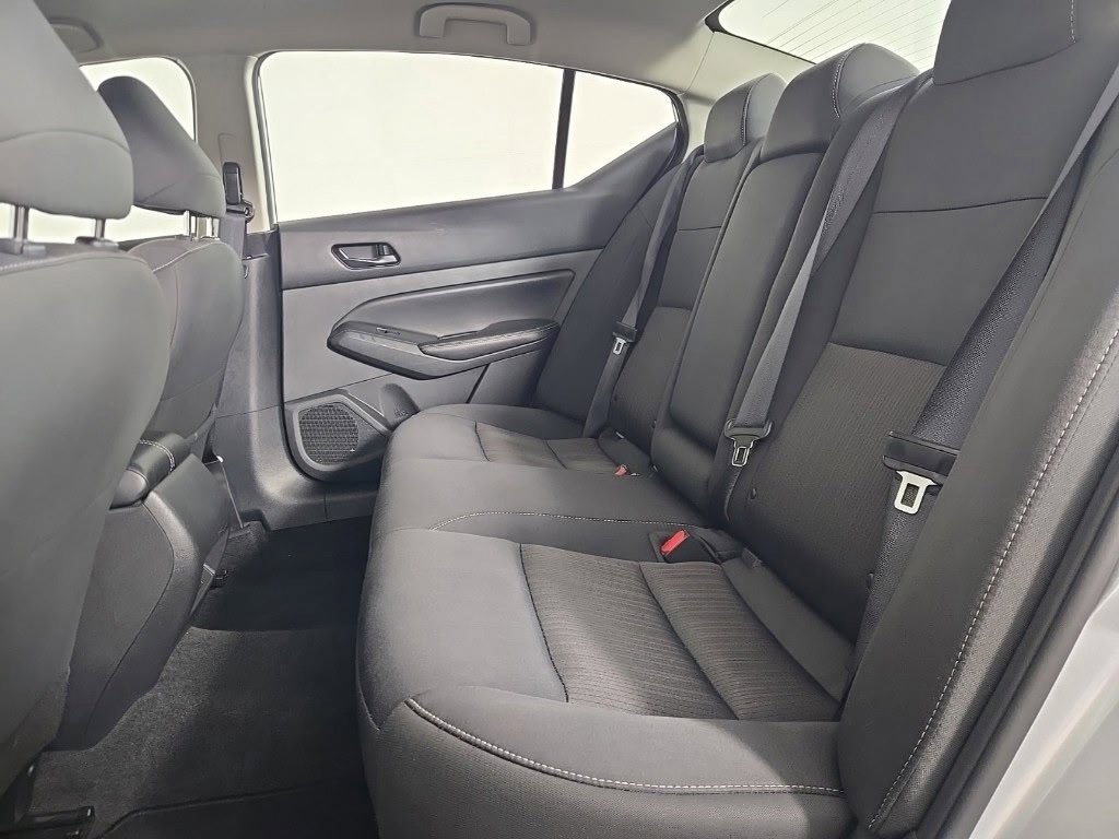 Used 2024 Nissan Altima 2.5 SV FWD image 12